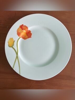 Villeroy and Boch White Ceramic salad Plate with Orange poppy 8.5 “ diameter